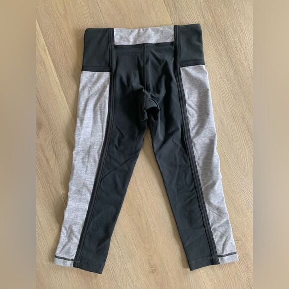 LULULEMON CROPPED dark grey & light grey colour legging with bottom leg pocket - Picture 7 of 7